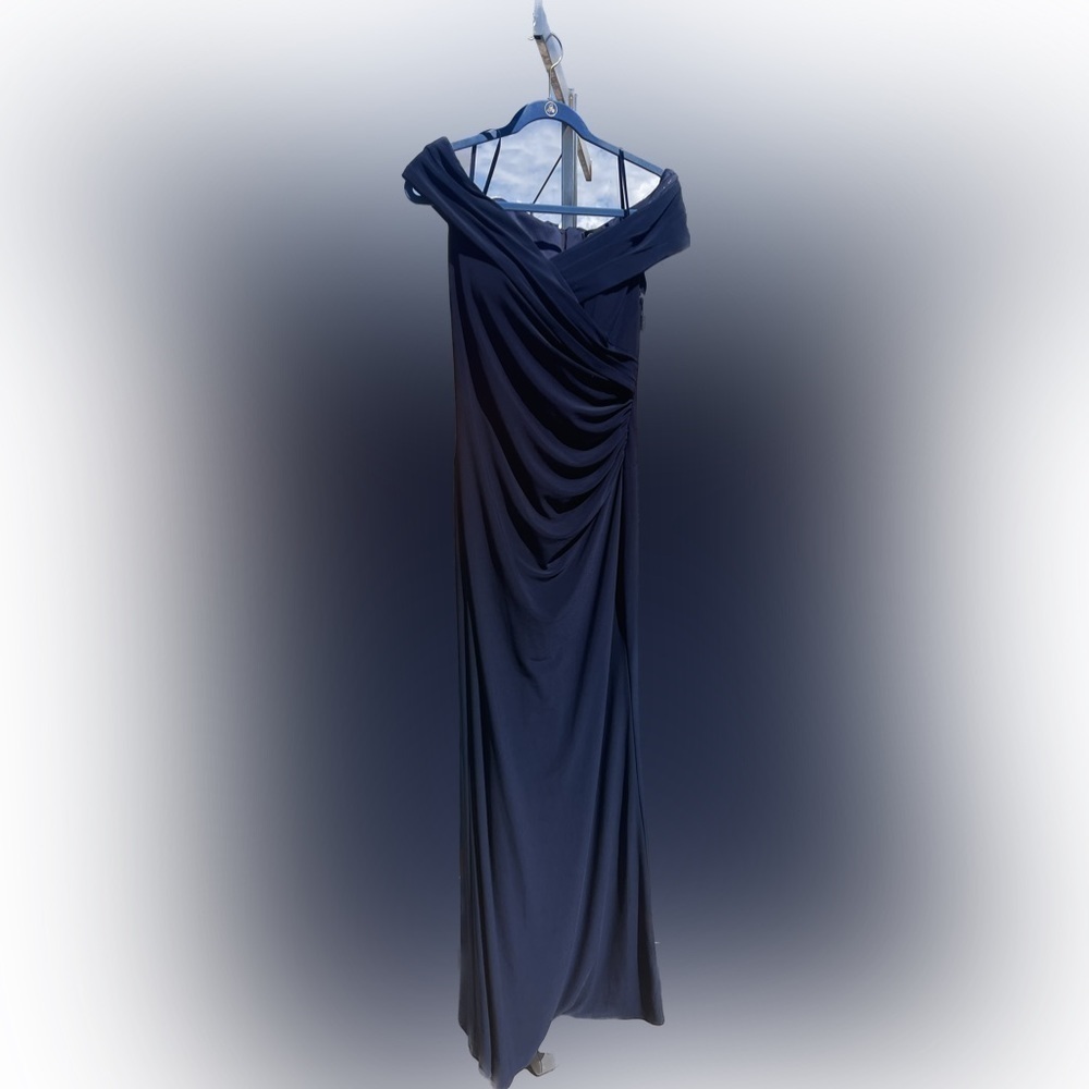 NWOT La femme Ruched Surplice Jersey Gown off shoulder size 6 navy - Picture 6 of 7
